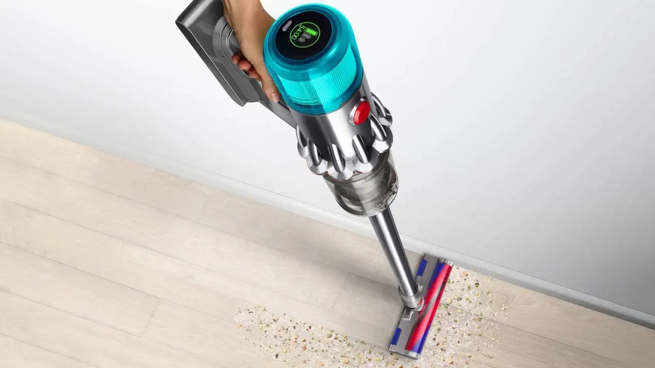 Thanh chổi dài 25 cm được bọc bằng nylon mềm và các sợi sợi carbon chống tĩnh điện để hút bụi mịn và tóc trên sàn cứng.